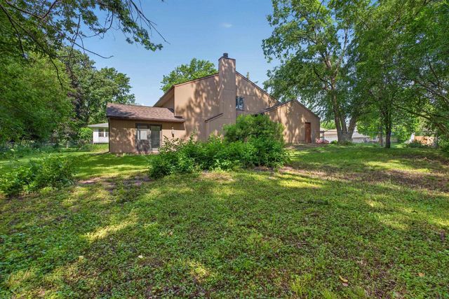 1925 Wembley Road, Waterloo, IA 50701