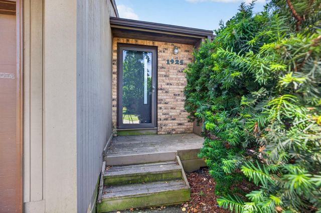 1925 Wembley Road, Waterloo, IA 50701