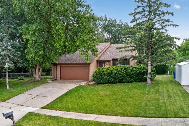 1925 Wembley Road, Waterloo, IA 50701