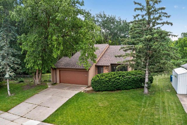 1925 Wembley Road, Waterloo, IA 50701