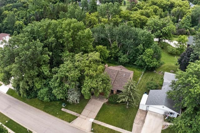 1925 Wembley Road, Waterloo, IA 50701