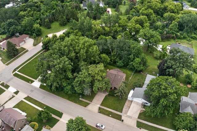 1925 Wembley Road, Waterloo, IA 50701