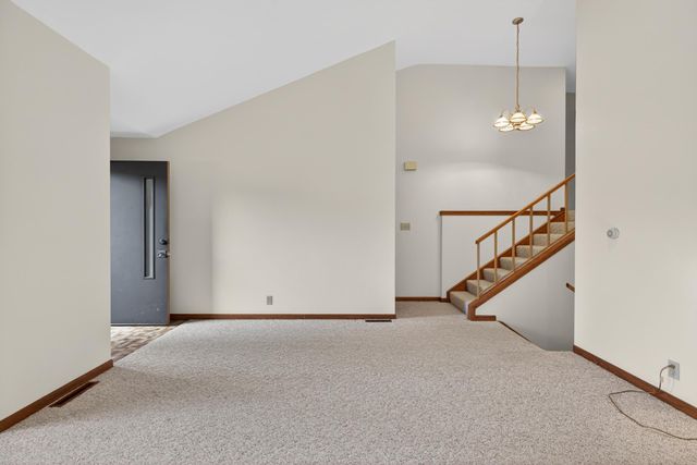 1925 Wembley Road, Waterloo, IA 50701