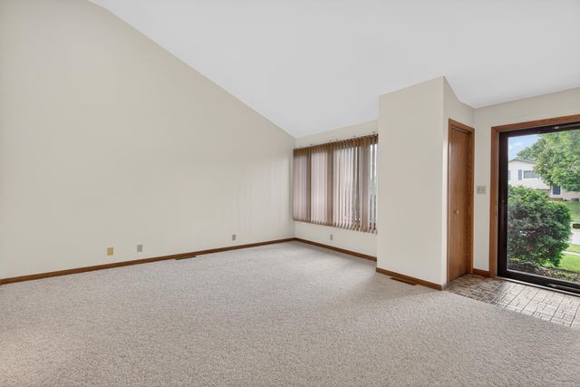 1925 Wembley Road, Waterloo, IA 50701