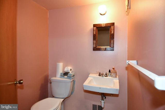 7445 CALDER DR, Capitol Heights, MD 20743