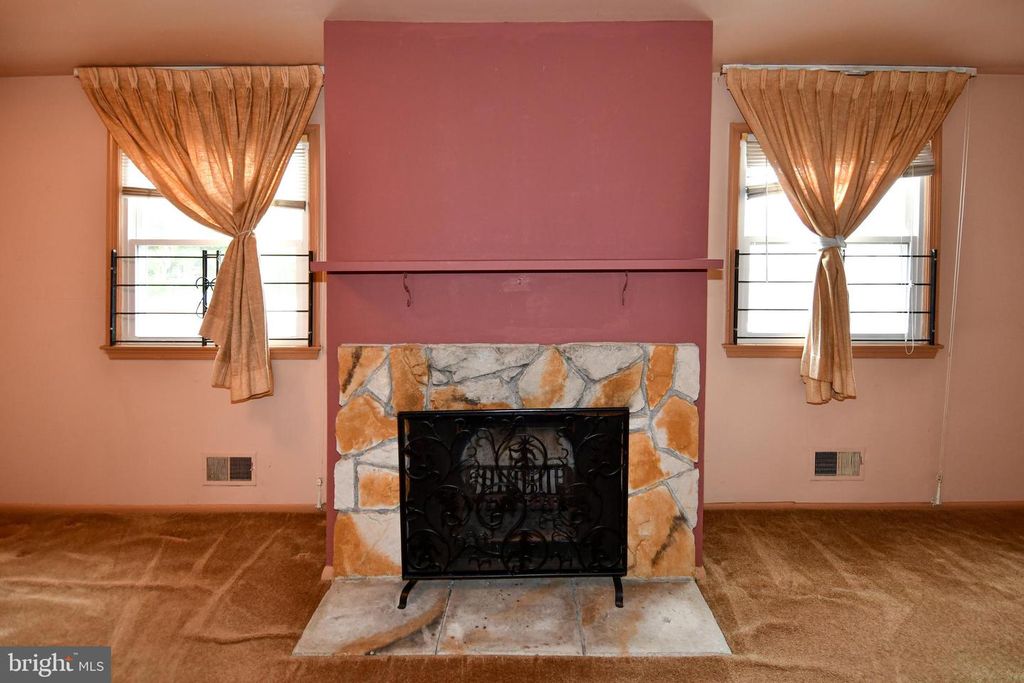 Image 11 of property listing at 7445 CALDER DR, Capitol Heights, MD 20743