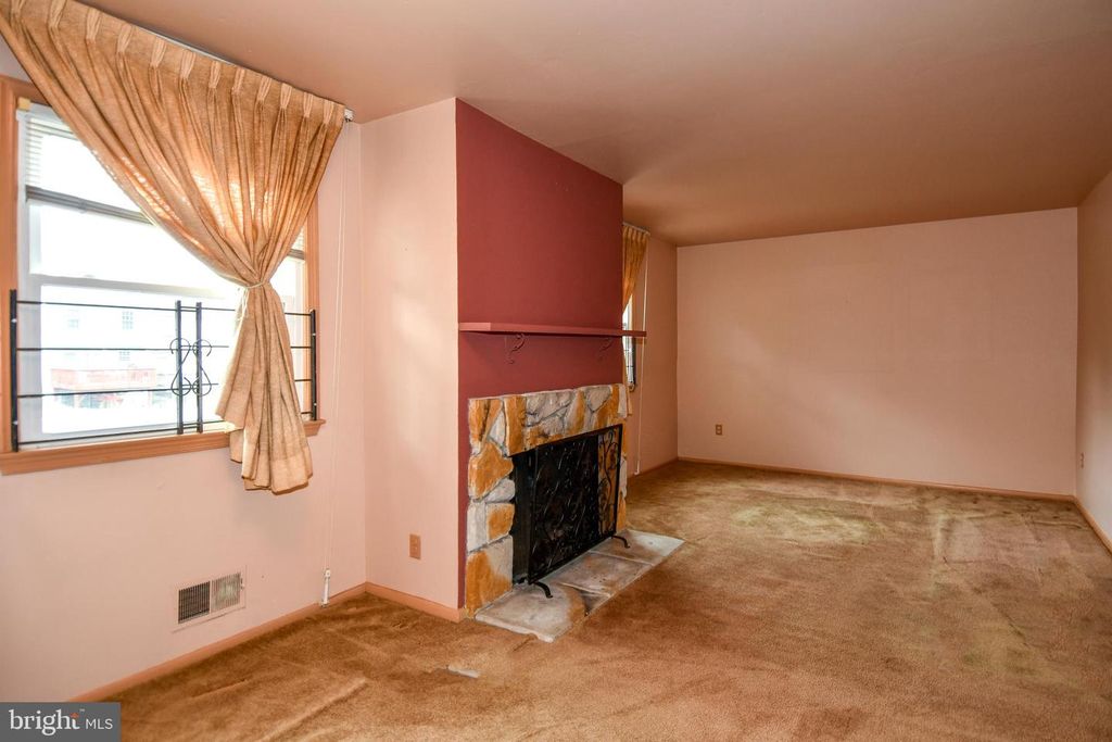 Image 13 of property listing at 7445 CALDER DR, Capitol Heights, MD 20743