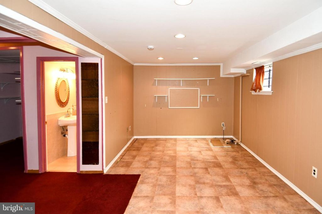 Image 36 of property listing at 7445 CALDER DR, Capitol Heights, MD 20743