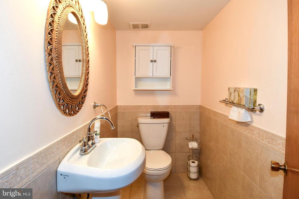 Image 40 of property listing at 7445 CALDER DR, Capitol Heights, MD 20743