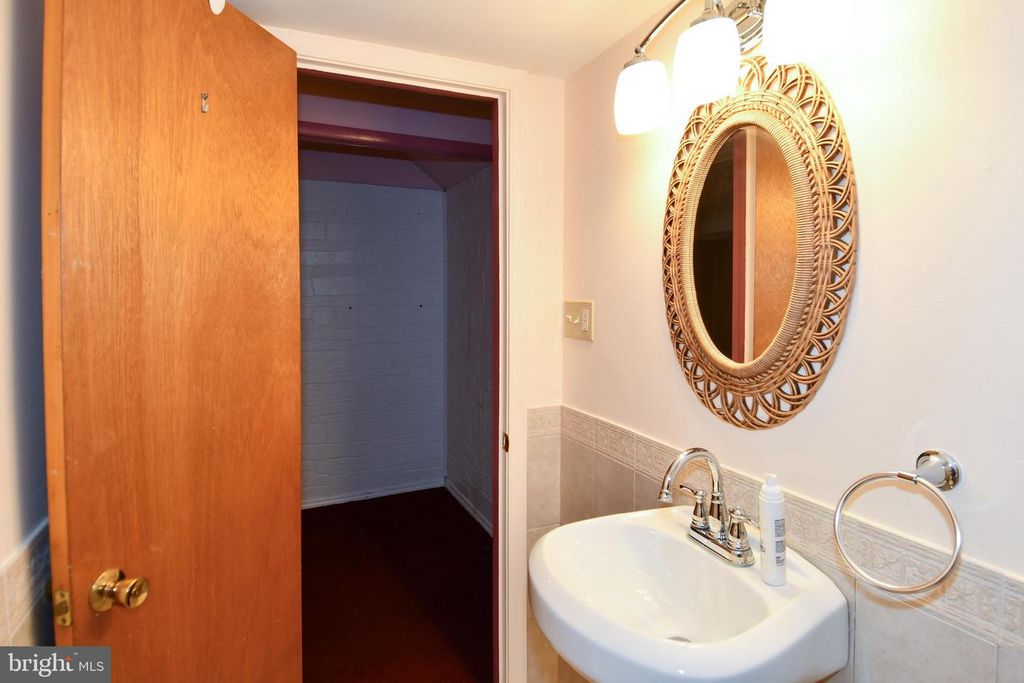 Image 41 of property listing at 7445 CALDER DR, Capitol Heights, MD 20743