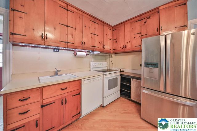 1333 Spring Valley Road, Bethlehem City, PA 18015