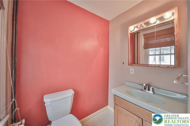 1333 Spring Valley Road, Bethlehem City, PA 18015