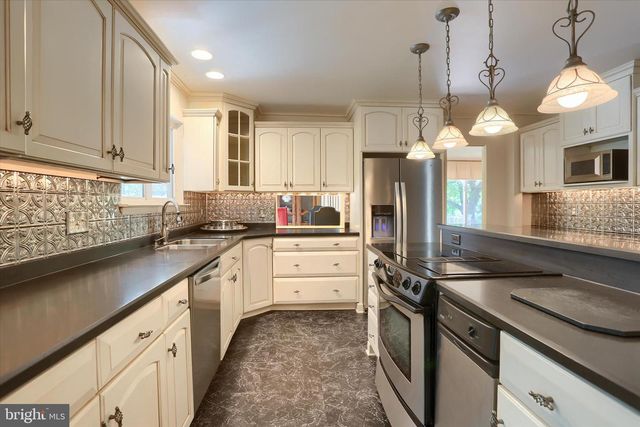 4225 ORCHARD HILL RD, Harrisburg, PA 17110