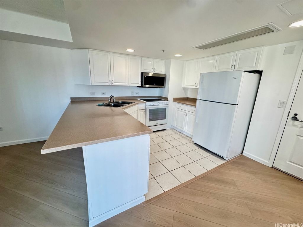 1314 Kalakaua Avenue 910, Honolulu, HI 96826