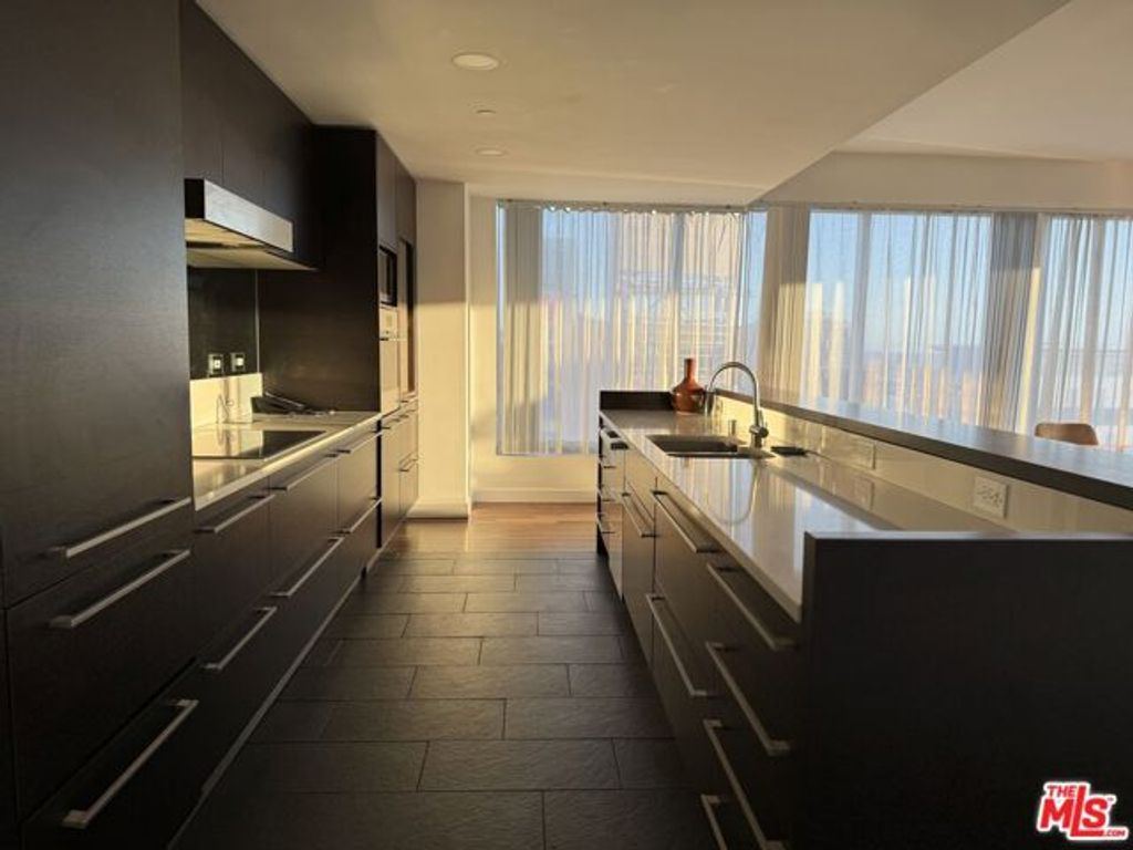 6250 Hollywood Boulevard 12H, Los Angeles, CA 90028