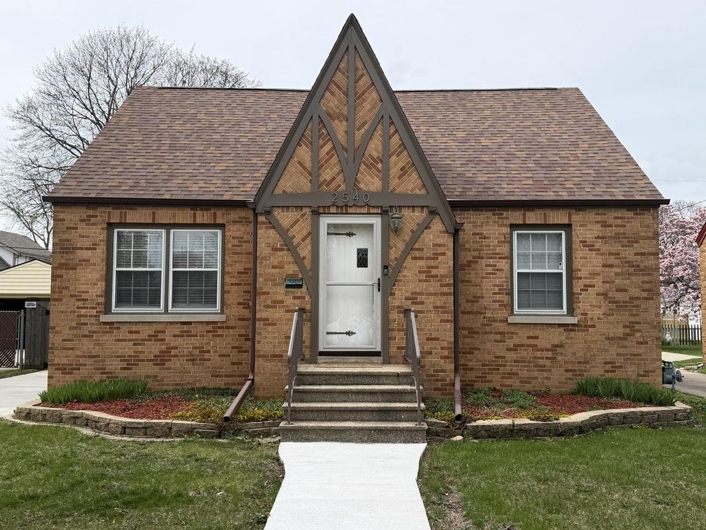 2540 Lincoln ROAD, Kenosha, WI 53143