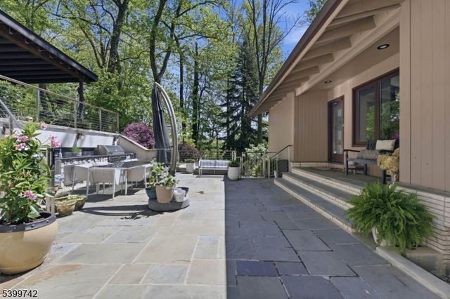 38 Farview Rd, Millburn Twp., NJ 07041