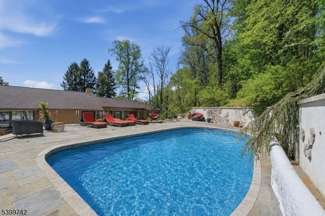 38 Farview Rd, Millburn Twp., NJ 07041