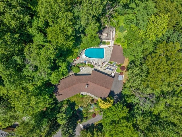38 Farview Rd, Millburn Twp., NJ 07041
