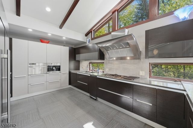 38 Farview Rd, Millburn Twp., NJ 07041
