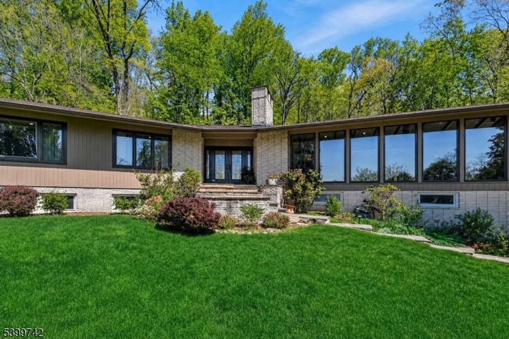 38 Farview Rd, Millburn Twp., NJ 07041