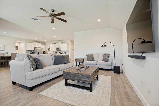 1337 Rolling Meadows Drive, Cedar Hill, TX 75104