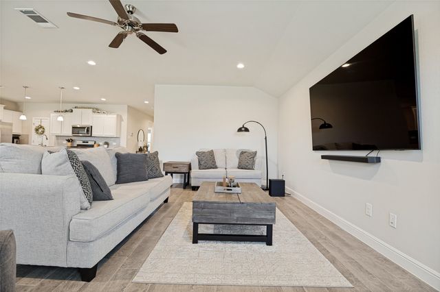 1337 Rolling Meadows Drive, Cedar Hill, TX 75104