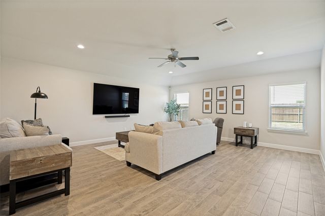 1337 Rolling Meadows Drive, Cedar Hill, TX 75104