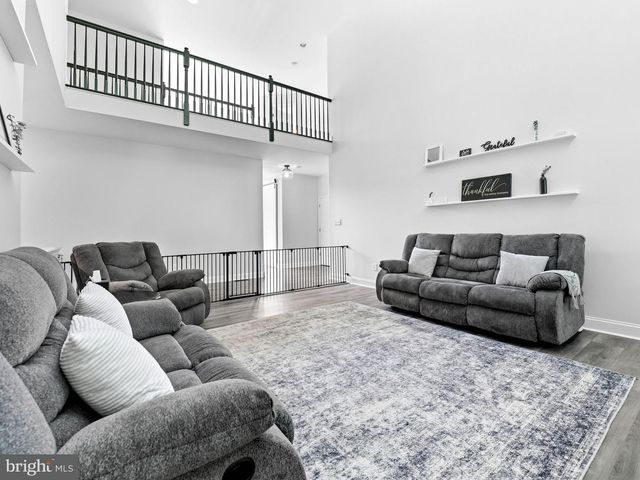 5 HIGH POINTE RDG, Sicklerville, NJ 08081