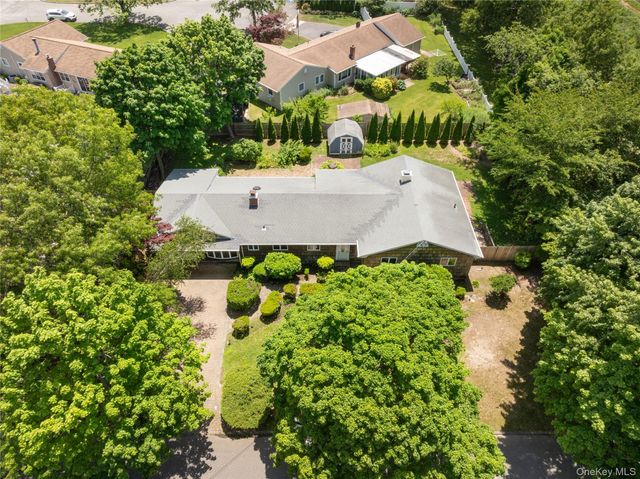 4 N Balin Court, South Setauket, NY 11720