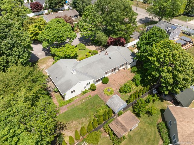 4 N Balin Court, South Setauket, NY 11720
