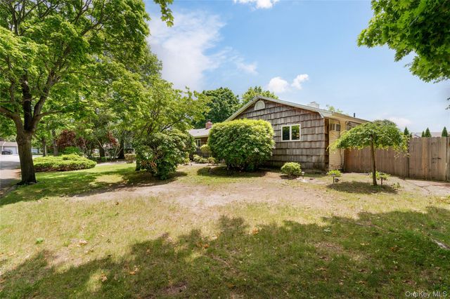 4 N Balin Court, South Setauket, NY 11720
