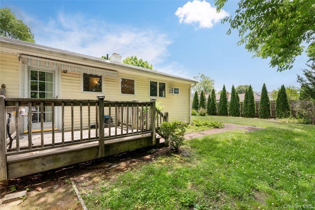 4 N Balin Court, South Setauket, NY 11720