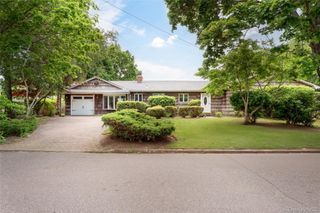 4 N Balin Court, South Setauket, NY 11720