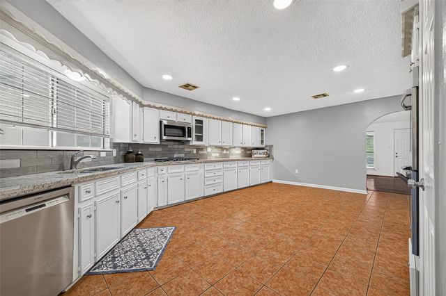 15814 Boulder Oaks Drive, Houston, TX 77084