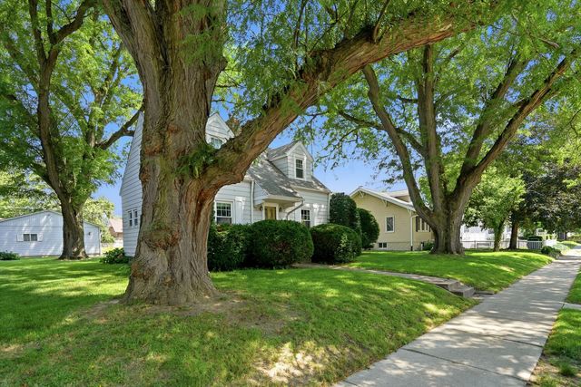 511 27th Avenue, Moline, IL 61265