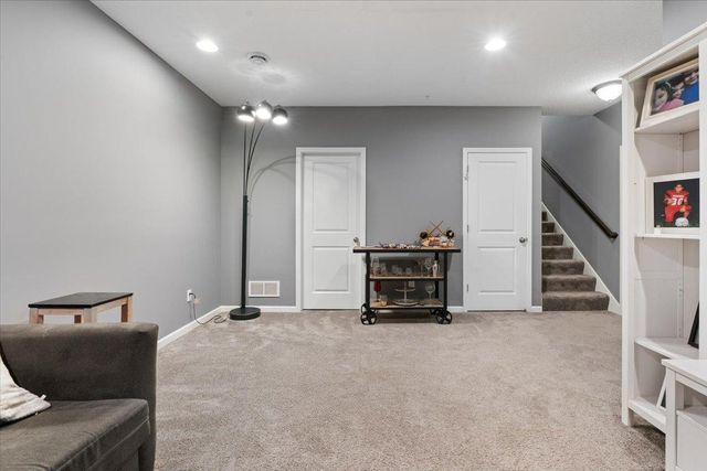 4372 Corn Silk Lane, Woodbury, MN 55129