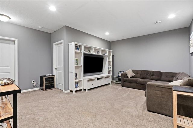 4372 Corn Silk Lane, Woodbury, MN 55129