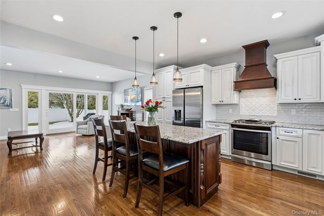 75 Syosset Circle, Syosset, NY 11791