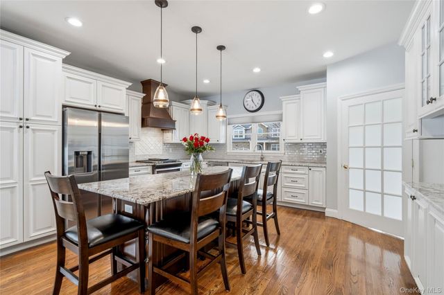 75 Syosset Circle, Syosset, NY 11791