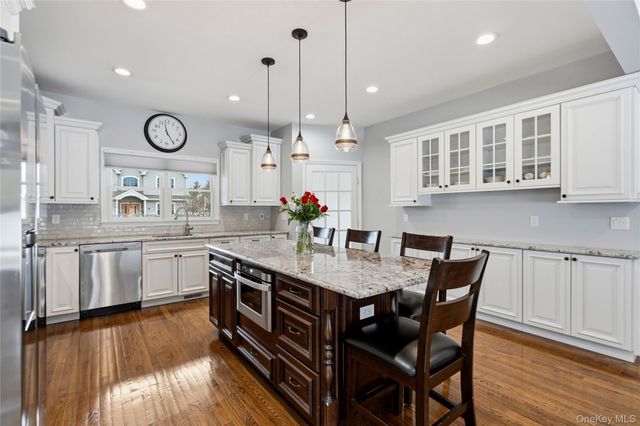 75 Syosset Circle, Syosset, NY 11791