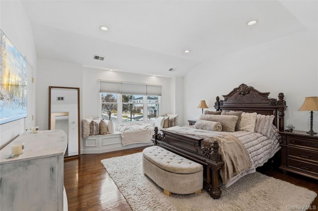 75 Syosset Circle, Syosset, NY 11791