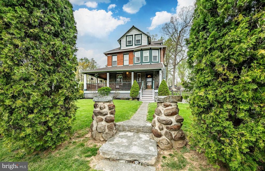 2 WOODSIDE AVENUE, Schwenksville, PA 19473