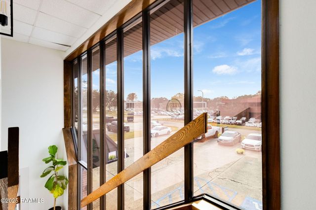 206 Magnate Drive, Lafayette, LA 70508