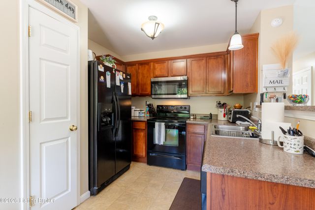 8201 Arbor Meadow Way, Louisville, KY 40228