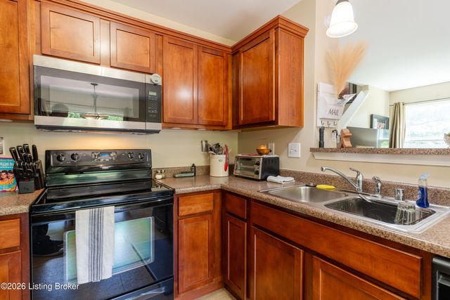 8201 Arbor Meadow Way, Louisville, KY 40228