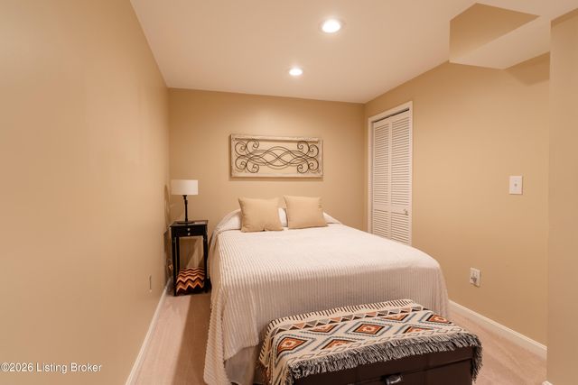 8201 Arbor Meadow Way, Louisville, KY 40228