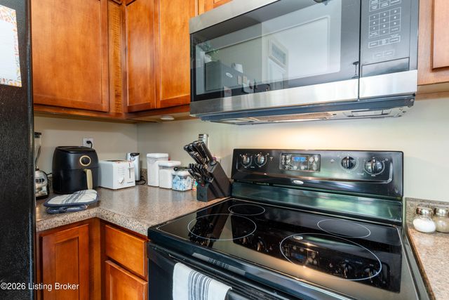 8201 Arbor Meadow Way, Louisville, KY 40228