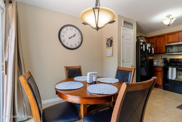 8201 Arbor Meadow Way, Louisville, KY 40228