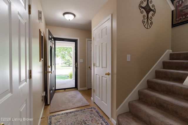 8201 Arbor Meadow Way, Louisville, KY 40228